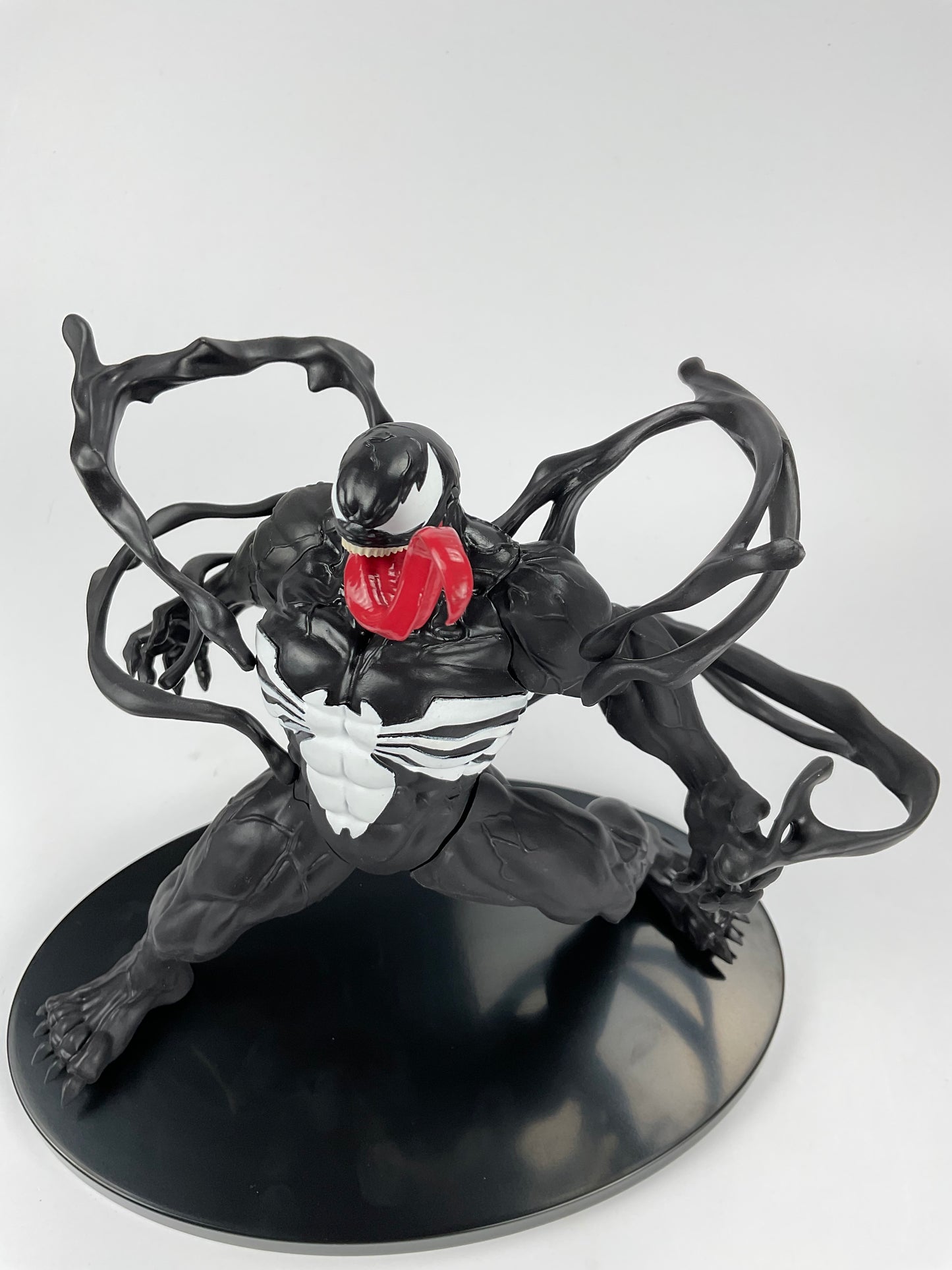 Luminasta marvel venom figure