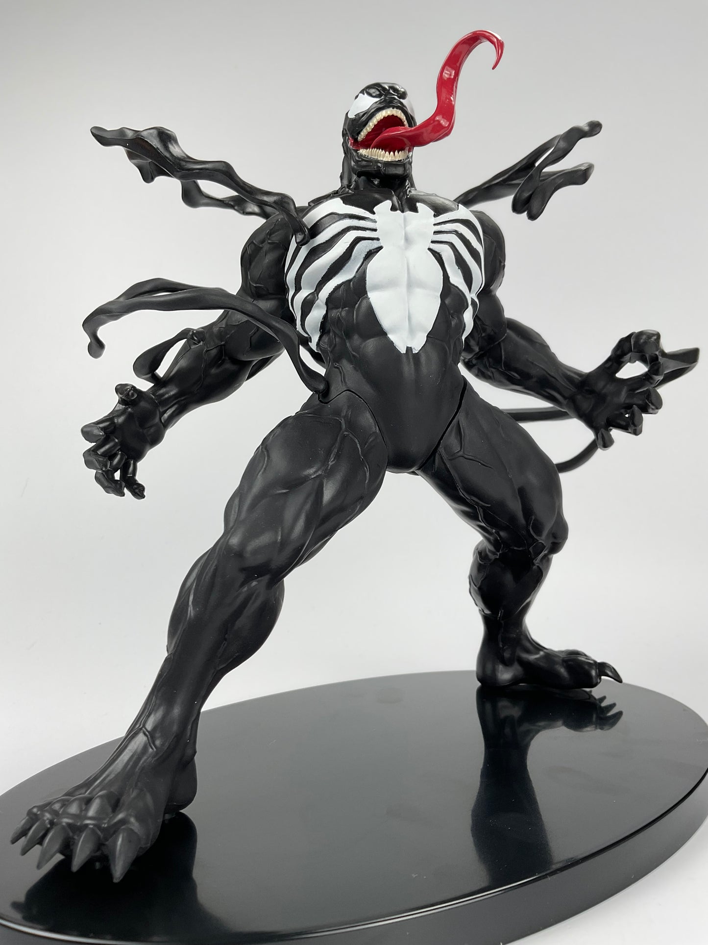 Luminasta marvel venom figure